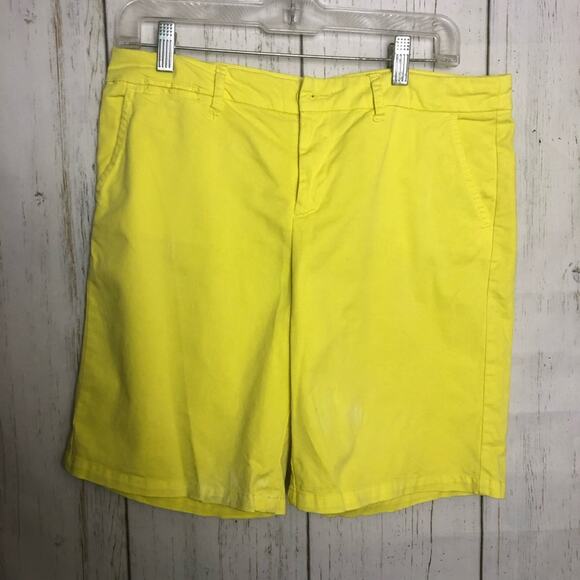 Gap Khakis Bermuda Style Shorts Sz 6 - Picture 1 of 12